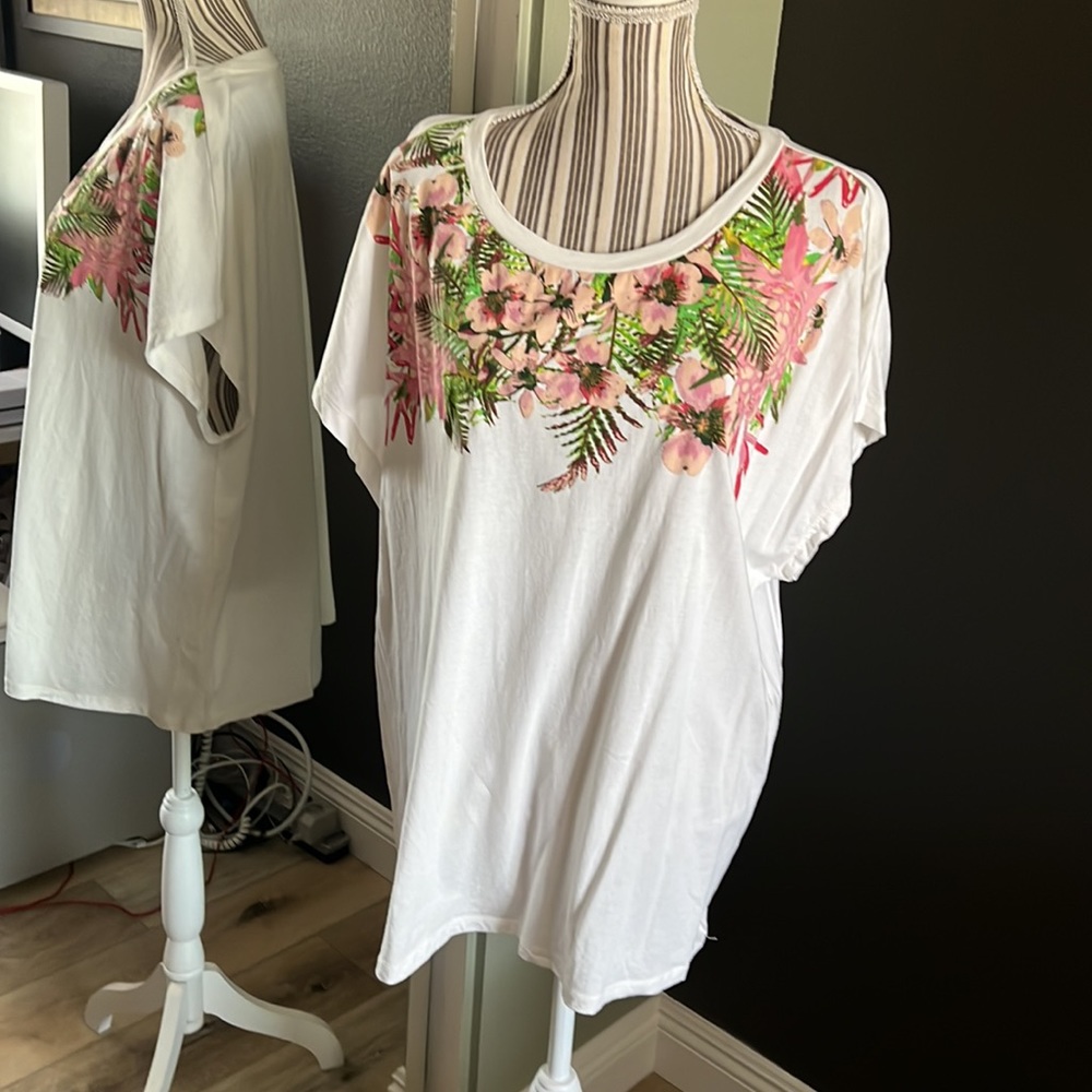 Tommy Hilfiger, 2X, floral top, stunning - Picture 2 of 6